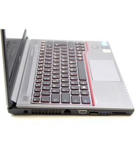 Poleasingowy laptop Fujitu Lifebook E734 z procesorem i3-400M w klasie A