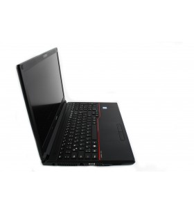 Poleasingowy laptop Fujitsu Lifebook E556 z Intel Core i7 6 generacji w klasie A-.