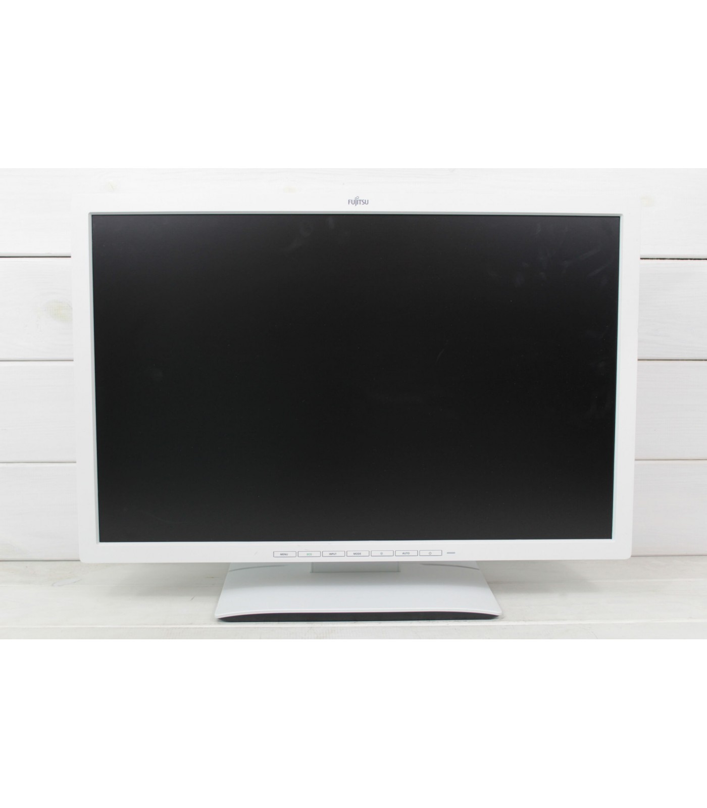 Poleasingowy monitor Fujitsu P24W-6 z matrycą IPS o rozdzielczości 1920x1200px w klasie B.
