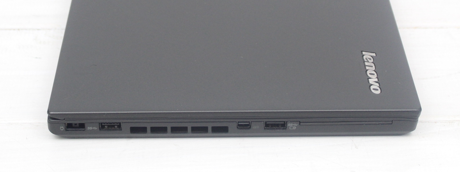 Prawy bok poleasingowego ultrabooka Lenovo ThinkPad T450S